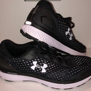 NBW Under Armor sneakers! Women’s 7.5-8